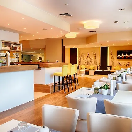 فندق Garner Sued By Ihg 4*