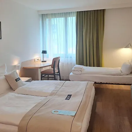 Garner Sued By Ihg فندق إرلانجن