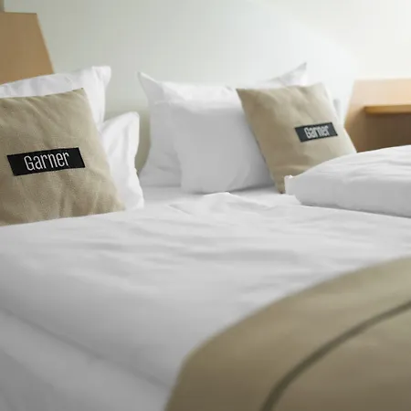 מלון Garner Sued By Ihg 4*