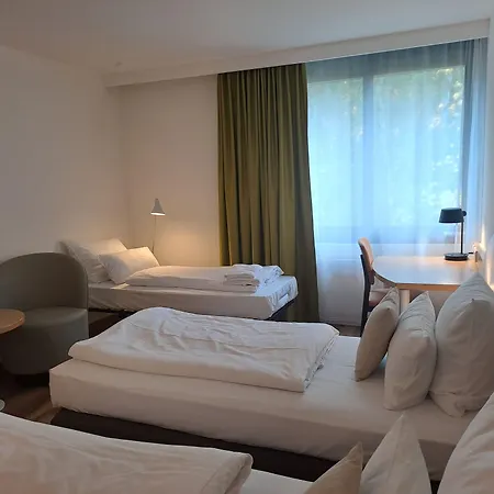 מלון Garner Sued By Ihg 4*